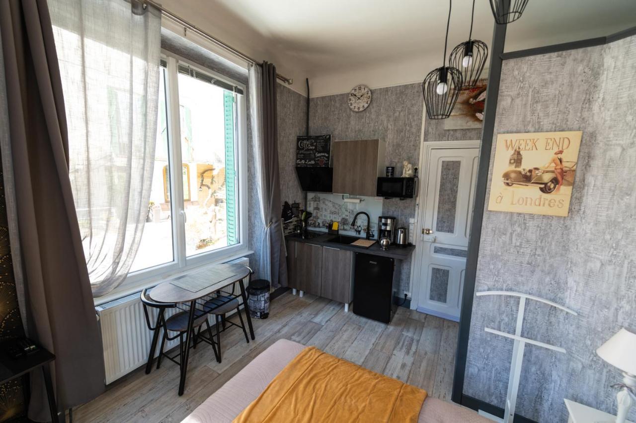 Studio Malou, Cuisine, Salle D'Eau, Terrasse Amenagee Olliergues 외부 사진