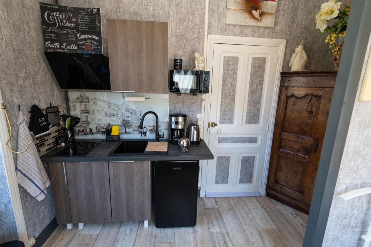 Studio Malou, Cuisine, Salle D'Eau, Terrasse Amenagee Olliergues 외부 사진