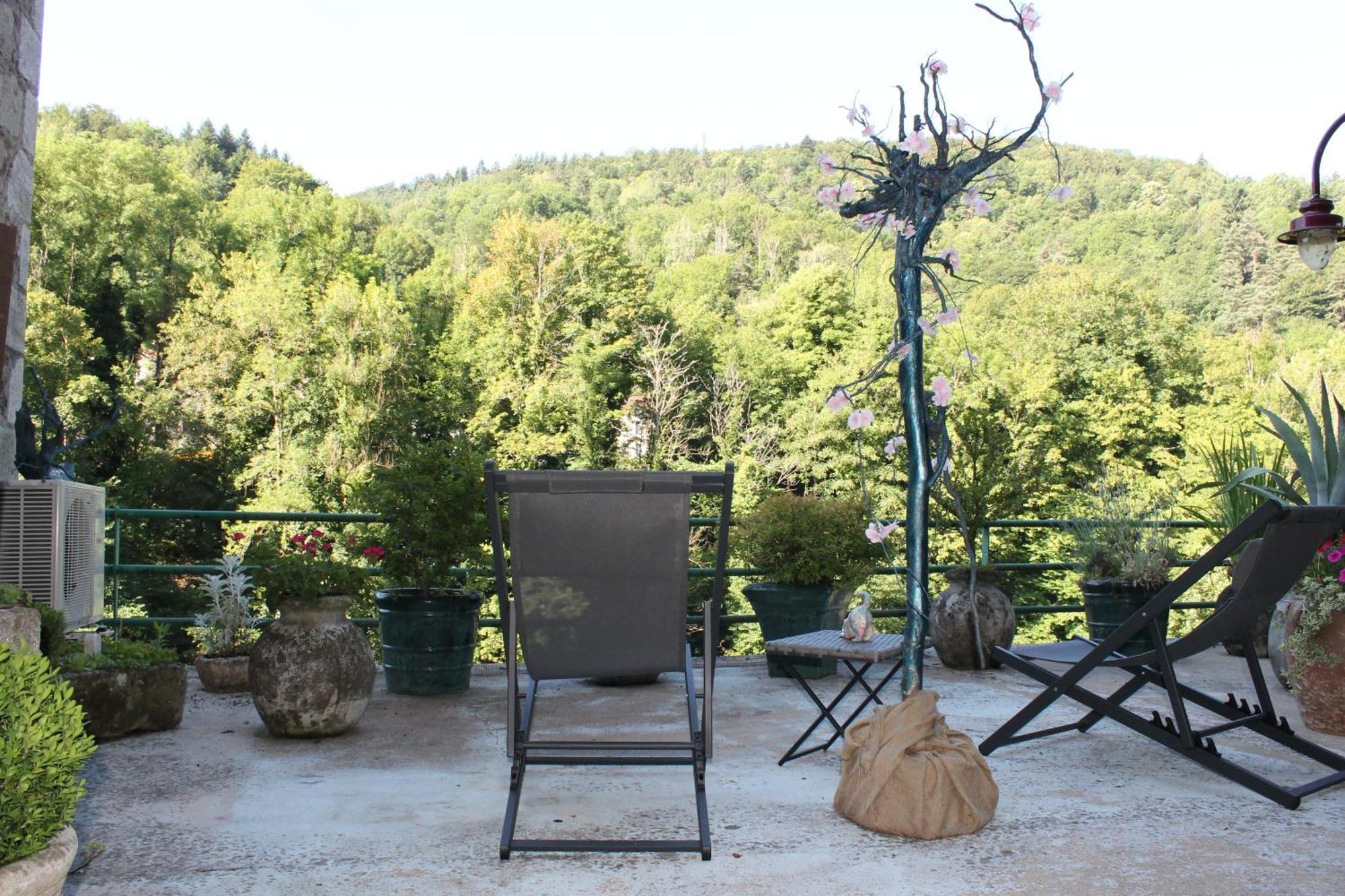 Studio Malou, Cuisine, Salle D'Eau, Terrasse Amenagee Olliergues 외부 사진