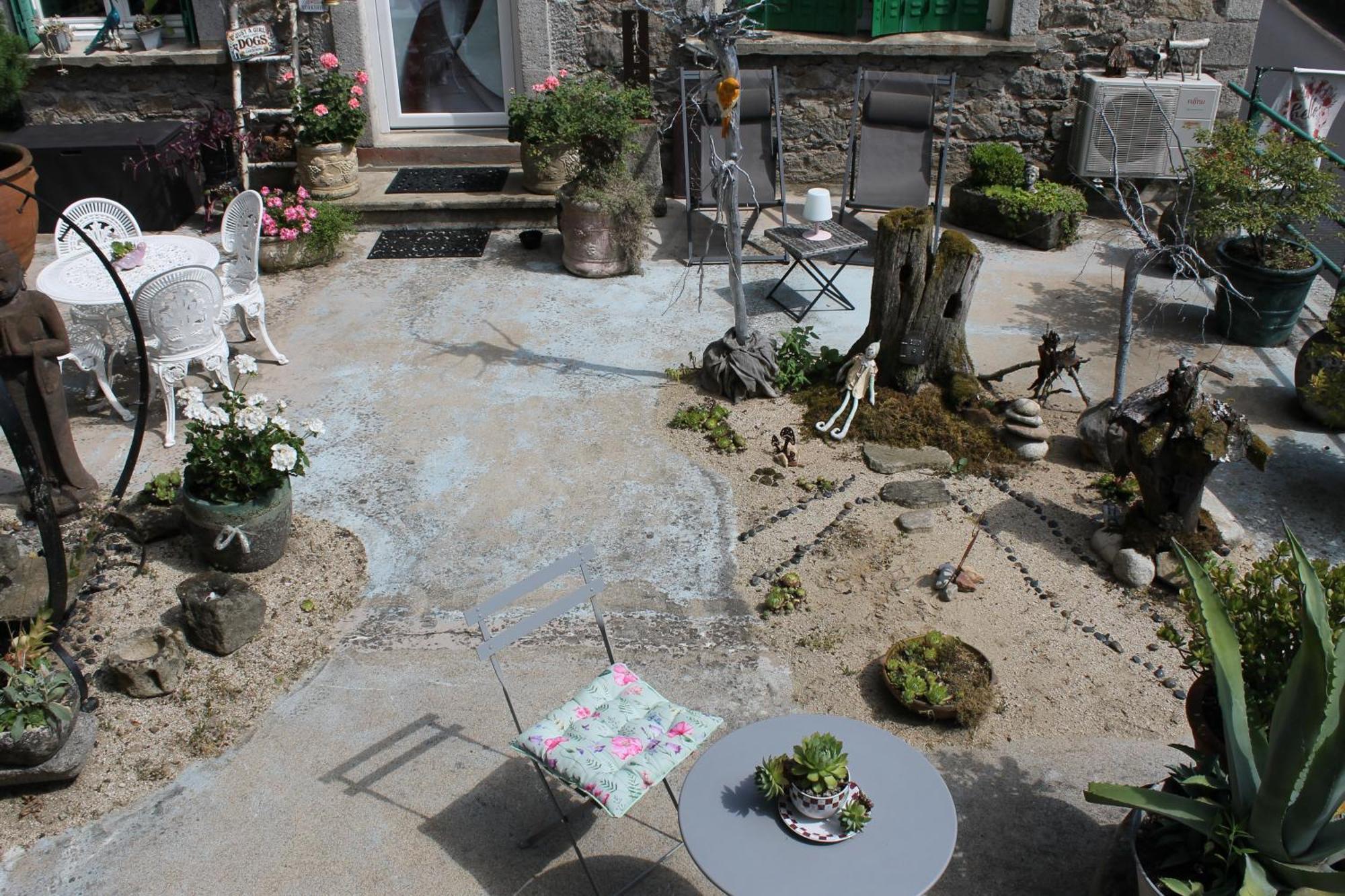 Studio Malou, Cuisine, Salle D'Eau, Terrasse Amenagee Olliergues 외부 사진