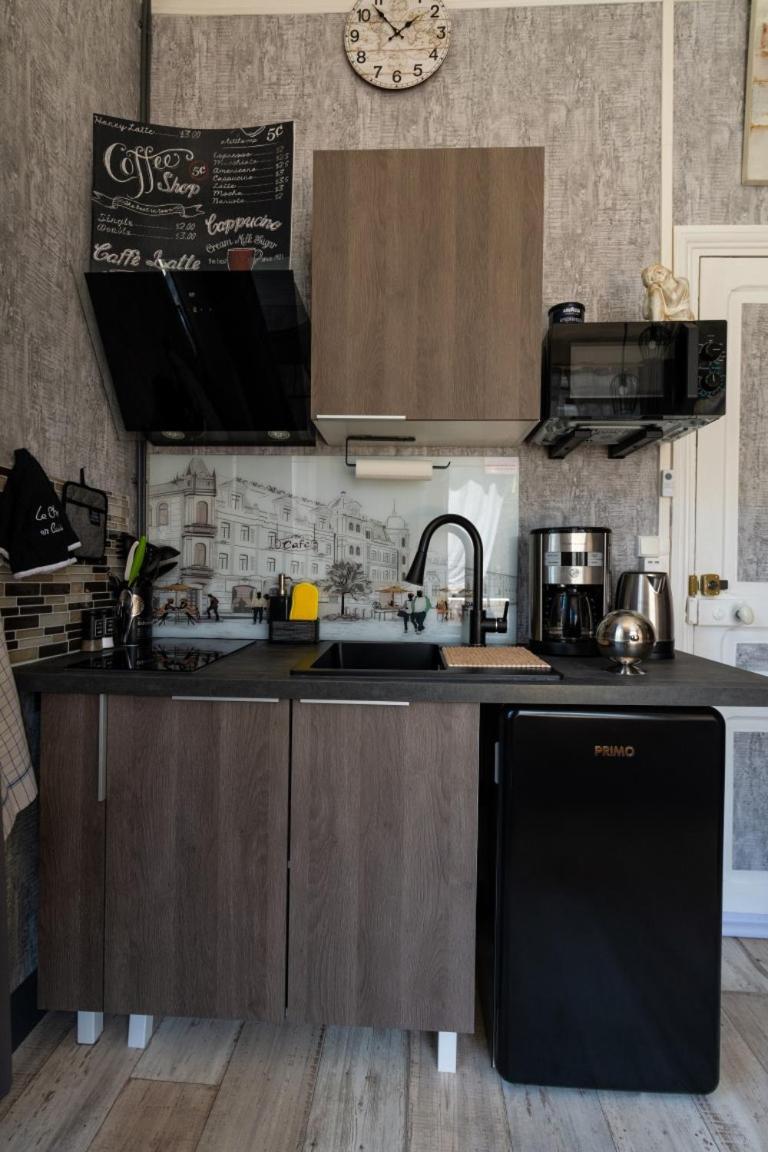 Studio Malou, Cuisine, Salle D'Eau, Terrasse Amenagee Olliergues 외부 사진